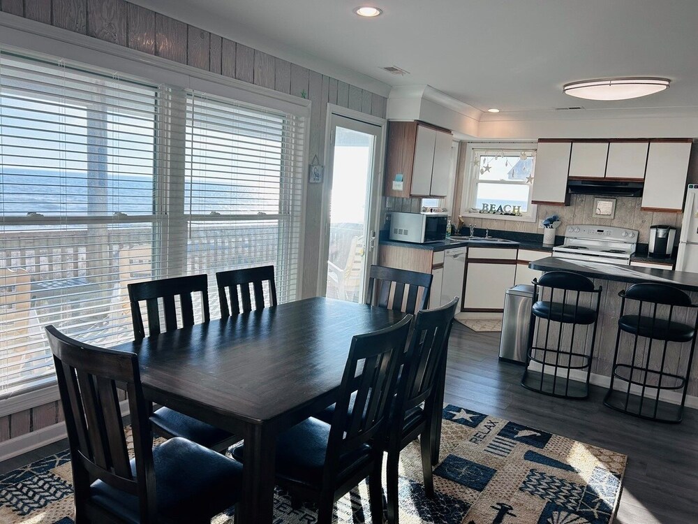 Sea It All 2 Bedroom Home by RedAwning