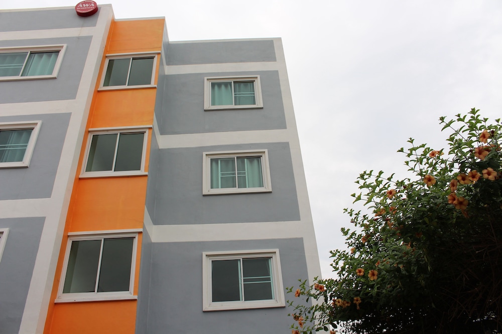 Hotel Oyo 75410 Awa Don Muang - Image 1