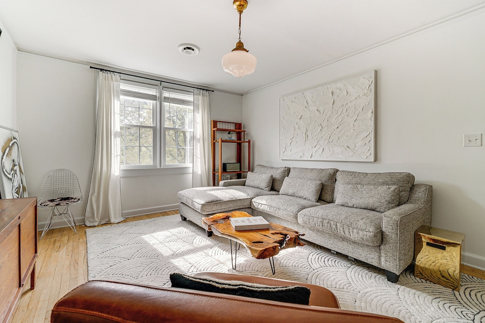 8 Mi to Beach: Cozy Condo Getaway in Wilmington!