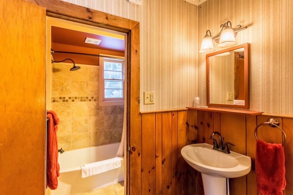 ADK Trail Inn