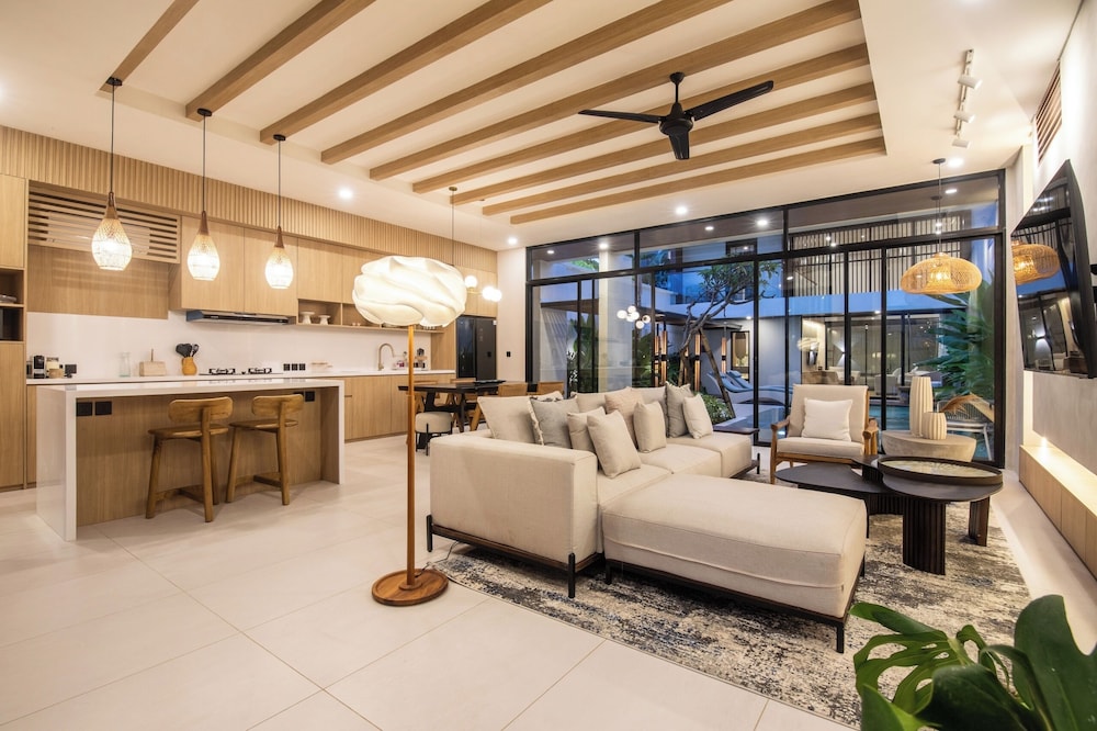 Elegant 3BR Escape Canggu AC 5min Shore