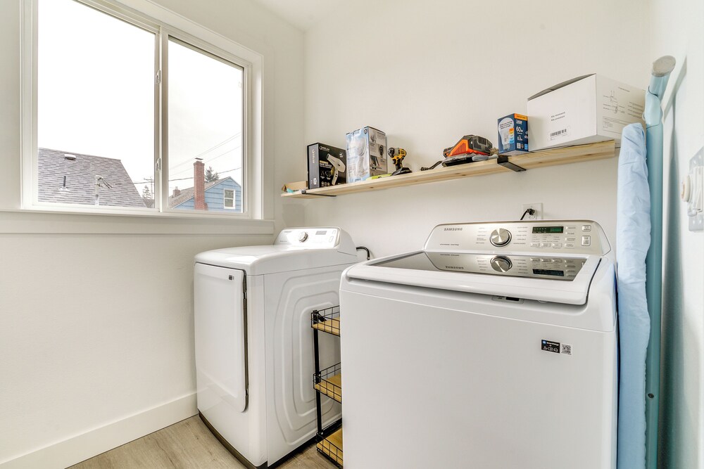 4 Mi to Dtwn: Modern Tacoma Home w/ Spacious Yard