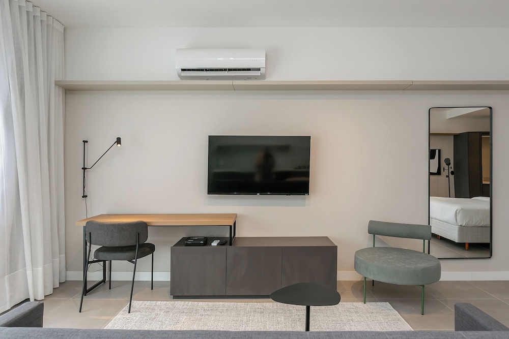 Studios Tower by Viva - Prédio com piscina e estacionamento no centro de Floripa