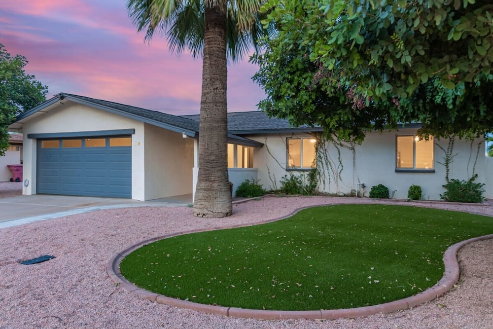 Desert Sands Heated Pool Firepit Old Town Putt Grn