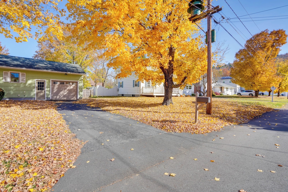 6 Mi to Skiing: Pet-friendly Home in Pittsfield!