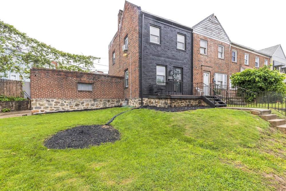 Cozy Getaway Quiet Neighborhood Near Dt 2 Bedroom Townhouse