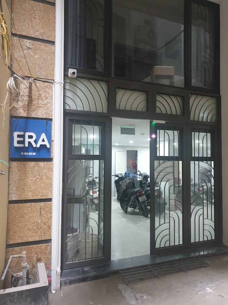 Era Apartment Lac Long Quan