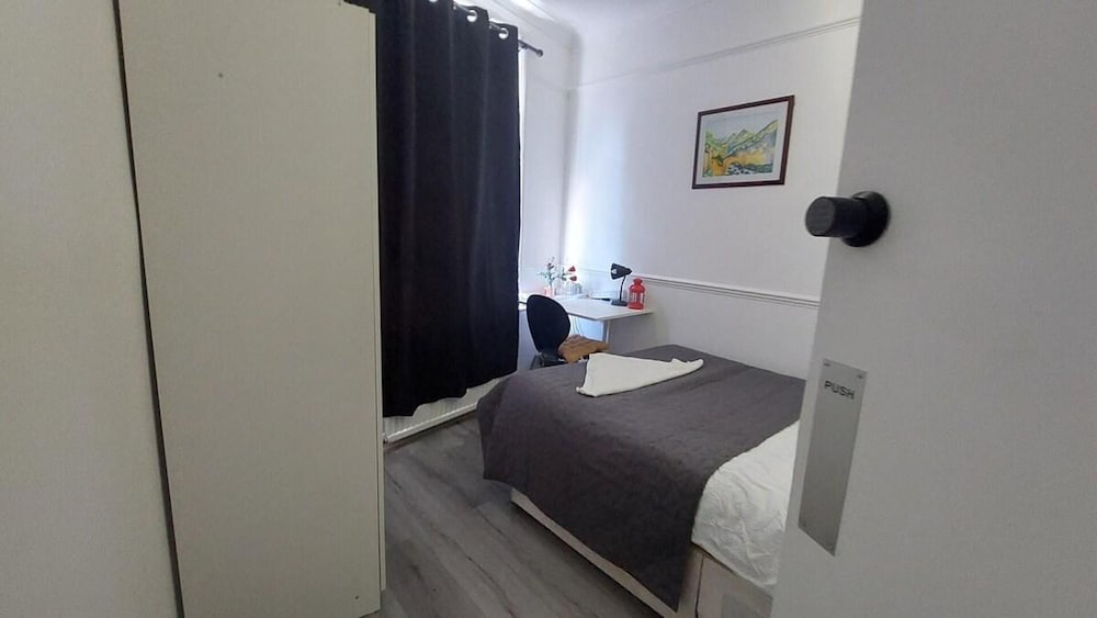 Private Rooms for 7 People With Bathroom