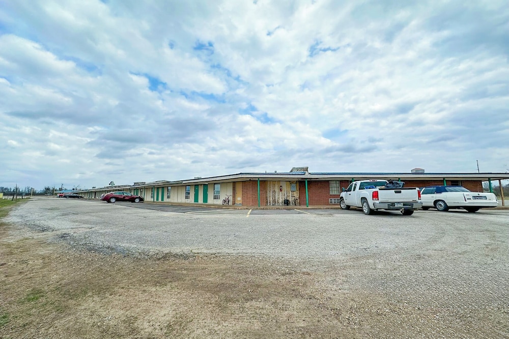 Shamrock Kings Inn By Oyo Marked Tree I-555