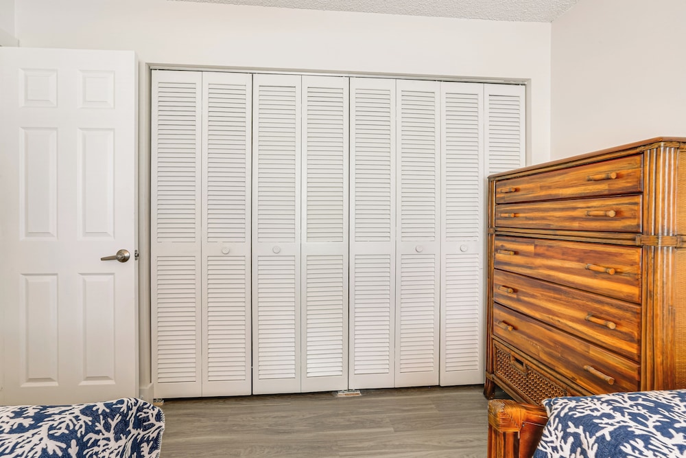 Golf Retreat w/ Pool Access: 3 Mi to Dtwn Naples