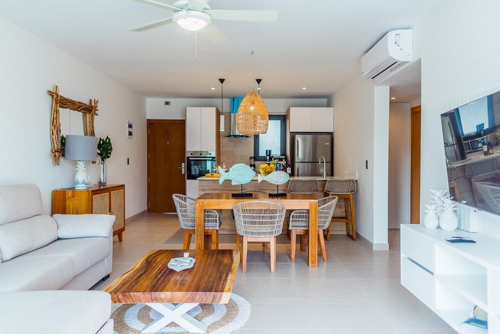 Gorgeous Private Picuzzi on the Terrace Close to the Beach view 2