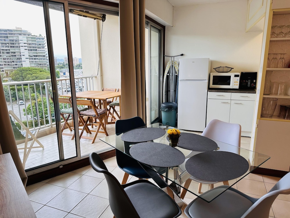 Studio With a Shared Pool Near the Beaches - 2244