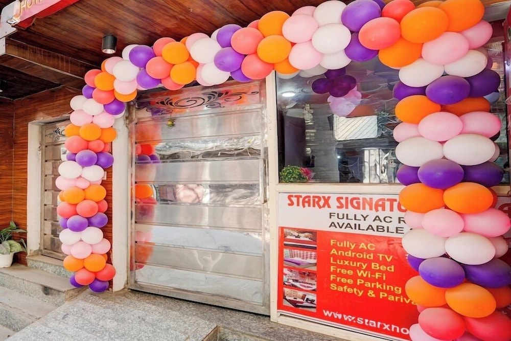 Starx Signature Plaza Near Karkardooma Metro Station