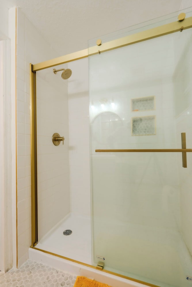 Flint and Kingscrest, LLC - Private Rooms in Shared Home