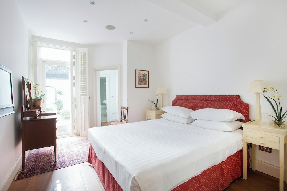 Courtfield Road II by Onefinestay