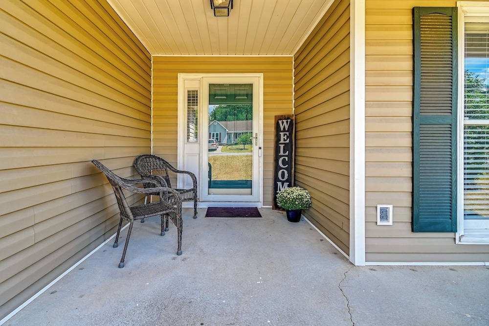 Large Yard, Office Space: Fayetteville Family Home
