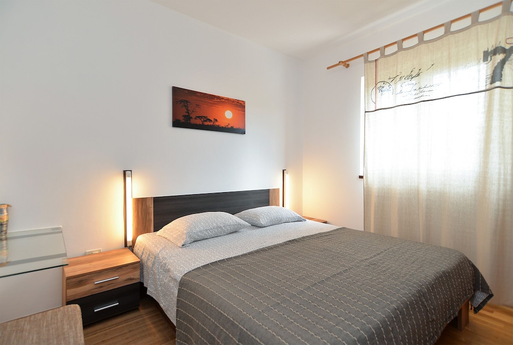 Apartment 1782 view 5
