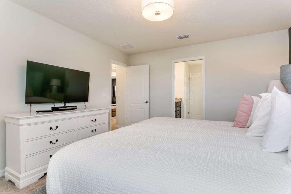 5 BED 5 Bath Resort Villa - Image 4