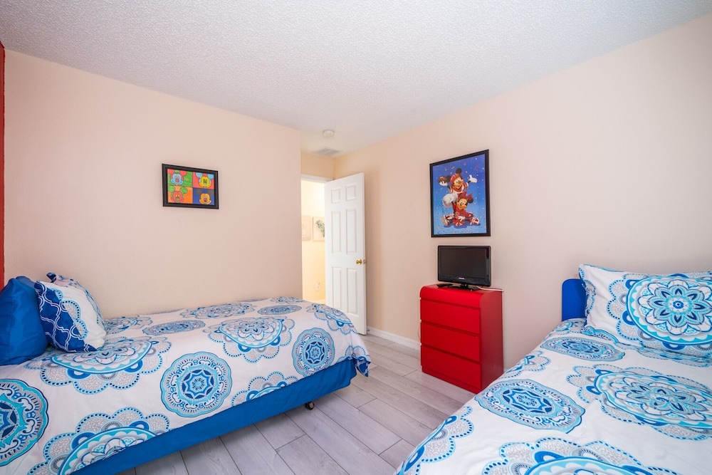 Family-friendly Pool Home Spa Games Room 87217 - Image 5