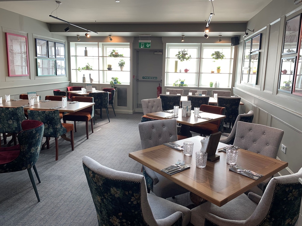 Romsey Vacations - Potters Heron Hotel - Property Image 8