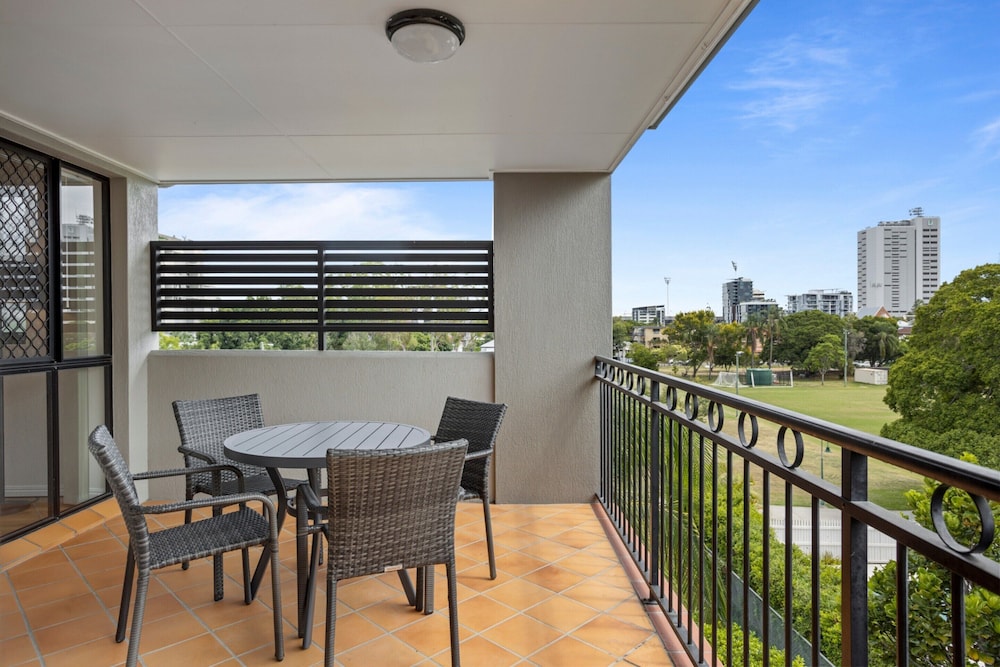 Comfy 2-bedroom Family Apartment With Free Parking