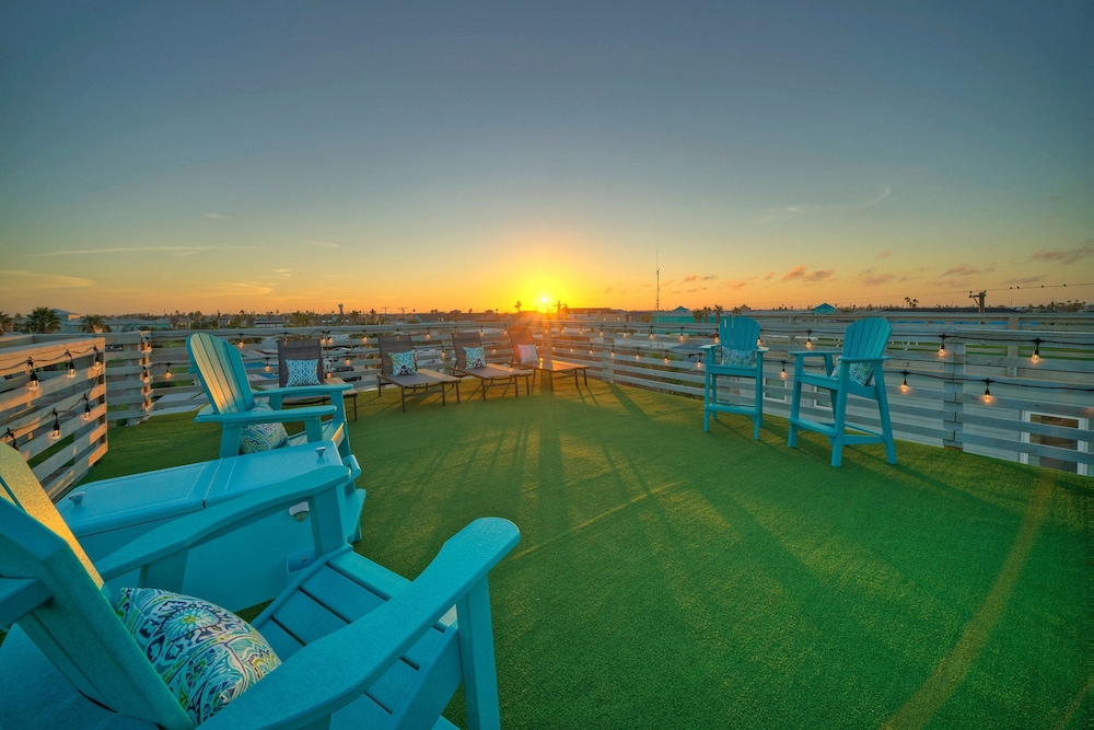 Seaside Lookout by Avantstay Port A Views