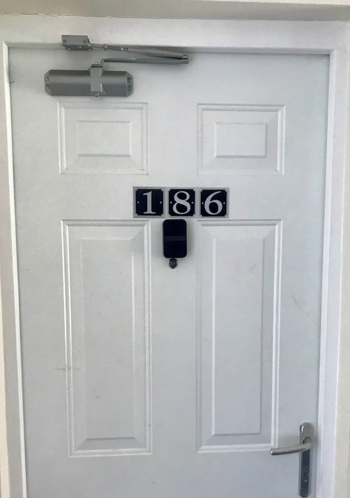 Immaculate 2-bed Apartment in Smethwick