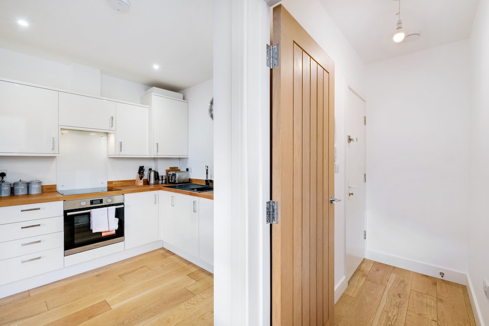 Eastons 2 Bedroom Apt. with Sofa Bed