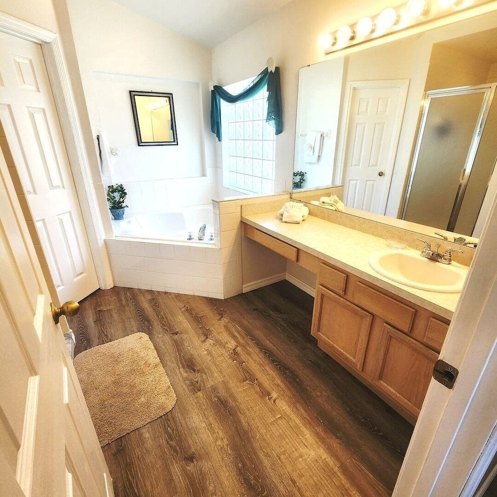 LKB4705AW 4 Bedroom villa in Lake Berkley 4 Home