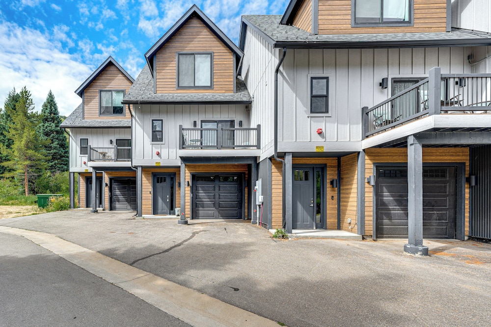 Ski-in/ski-out Gemini Lift Access! Home w/ Hot Tub