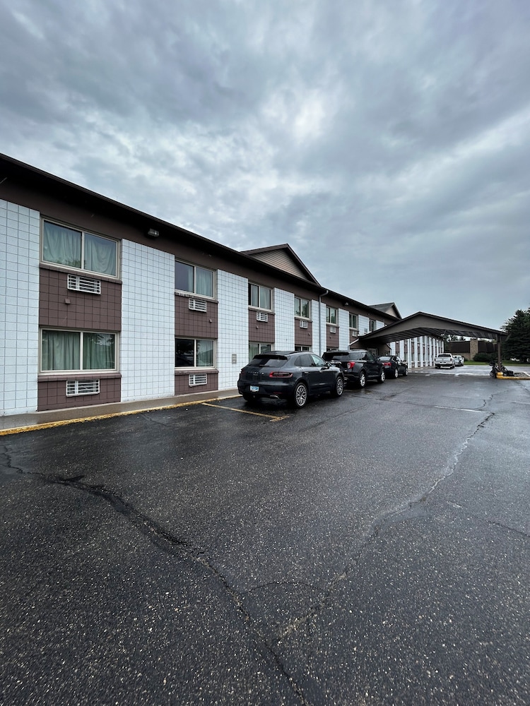 Hotel Grand Inn - Image 1