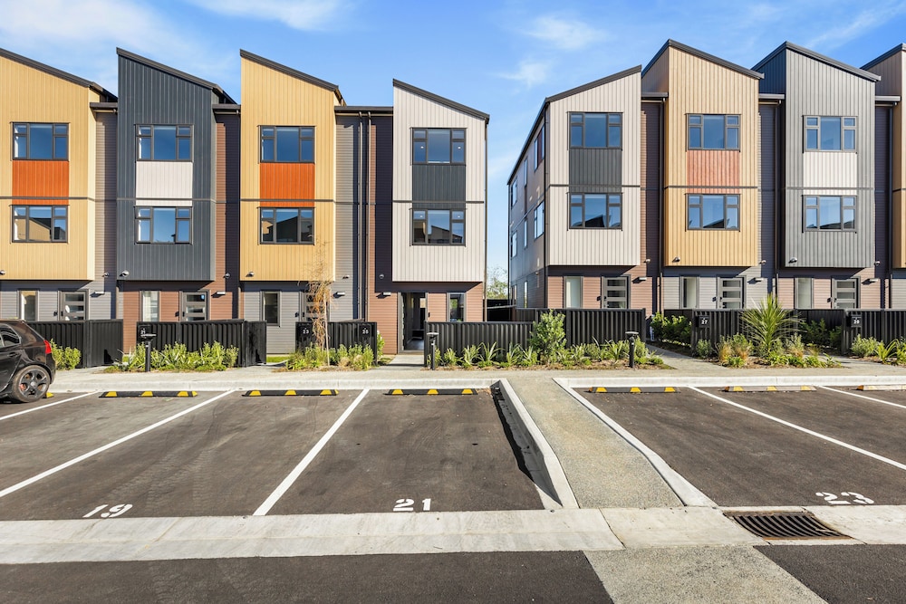 4BR Townhouse for Families Zodiak Stays