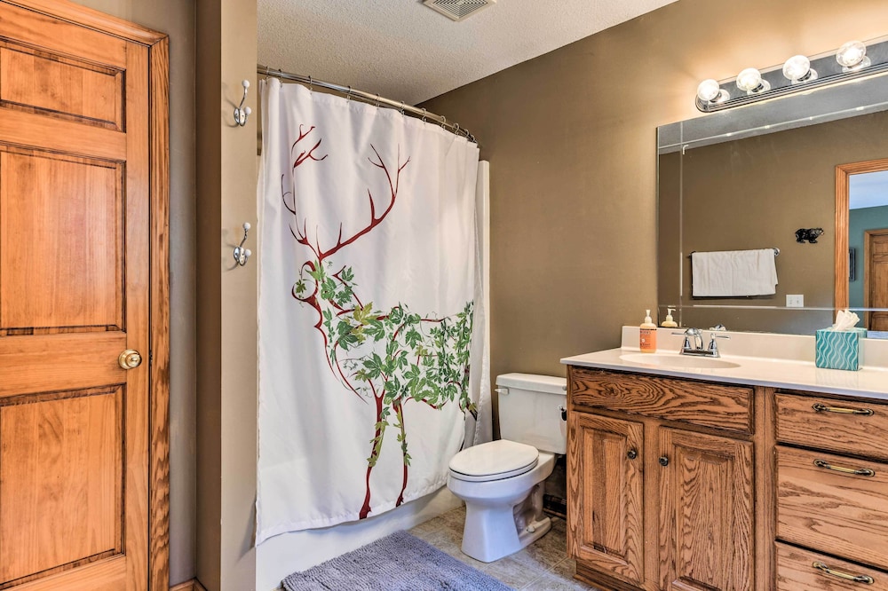 Pet-friendly Home w/ Deck + Mountain Views! view 2