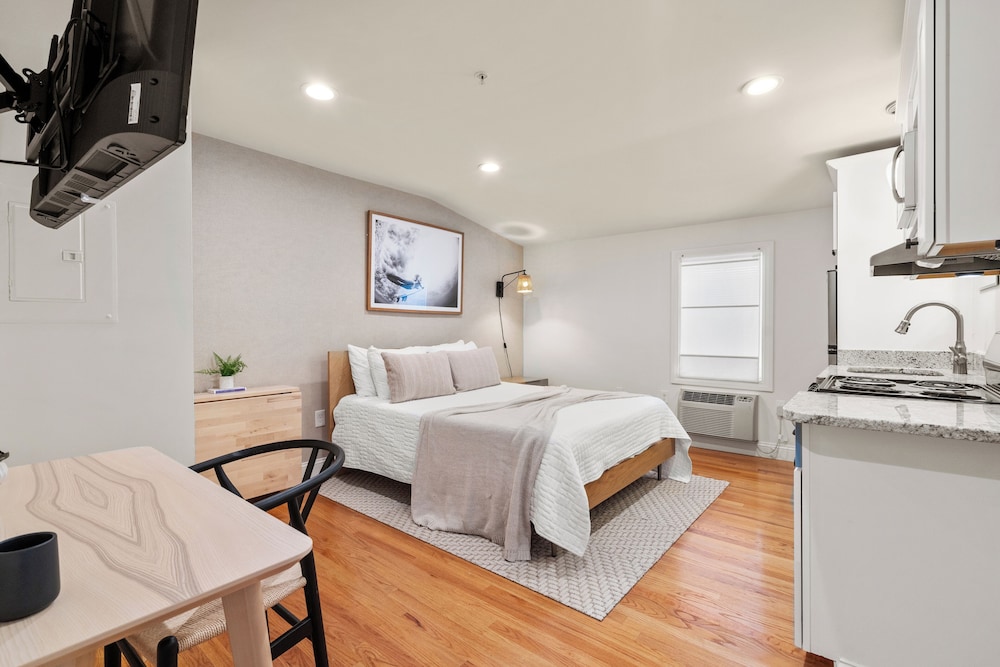 Hygge House Suites