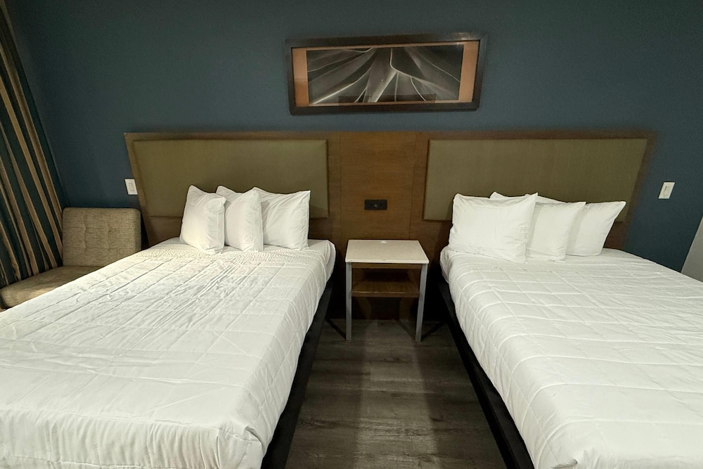 DTLV, a Baymont by Wyndham