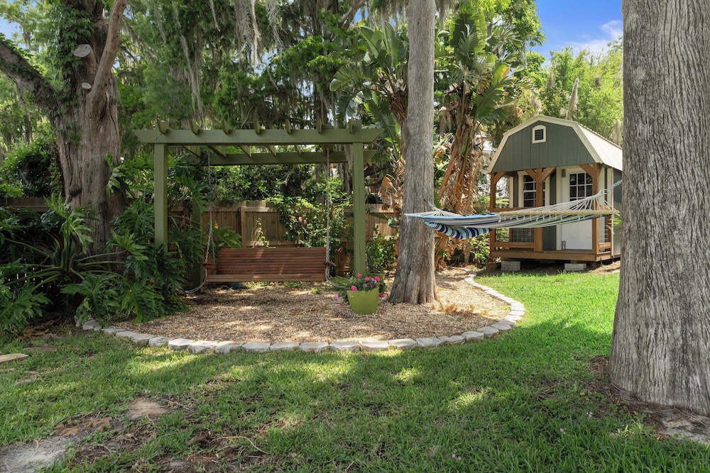 Welcoming Little Blue Lakehouse in Crystal River