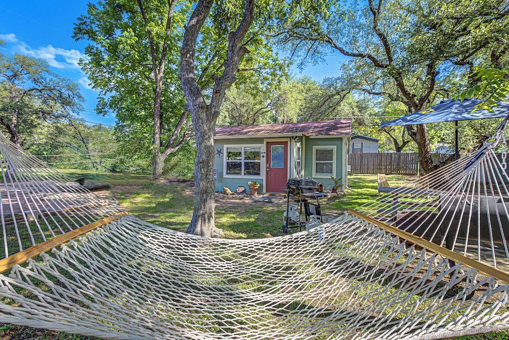 Kingsland Duo 2 Cottages in 1 w/ Lakeview! - Property Image 6