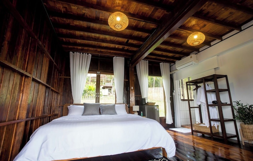Baan Lhong View Lay