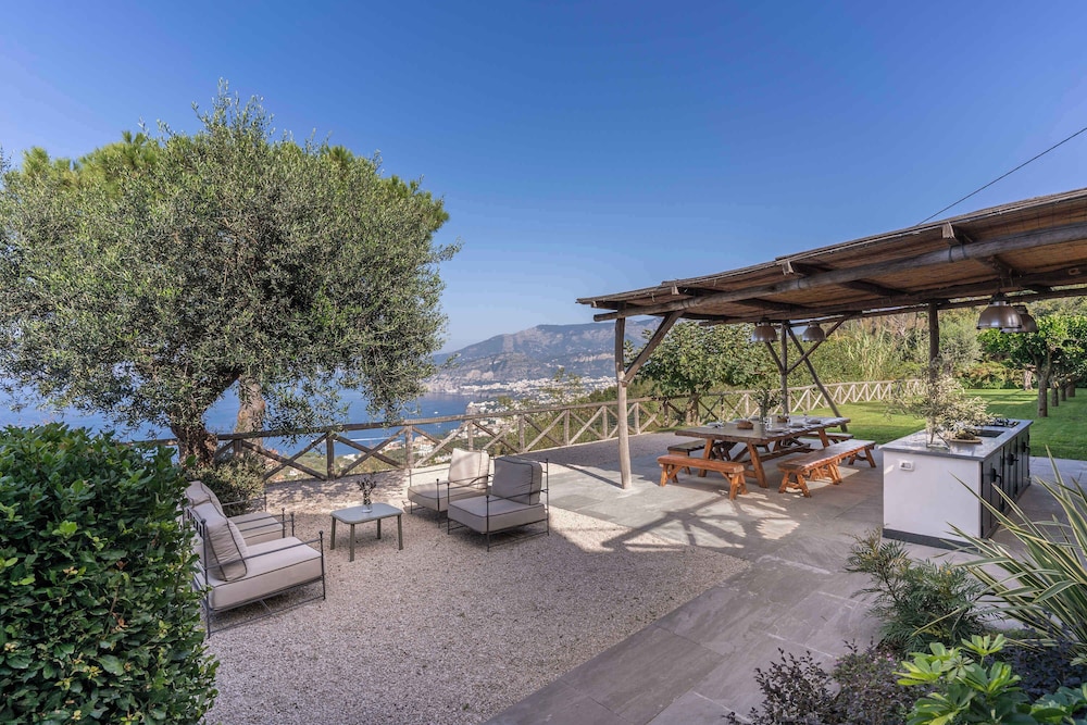 Giulia 3 Villa Apartment Shared Pool Sea Views
