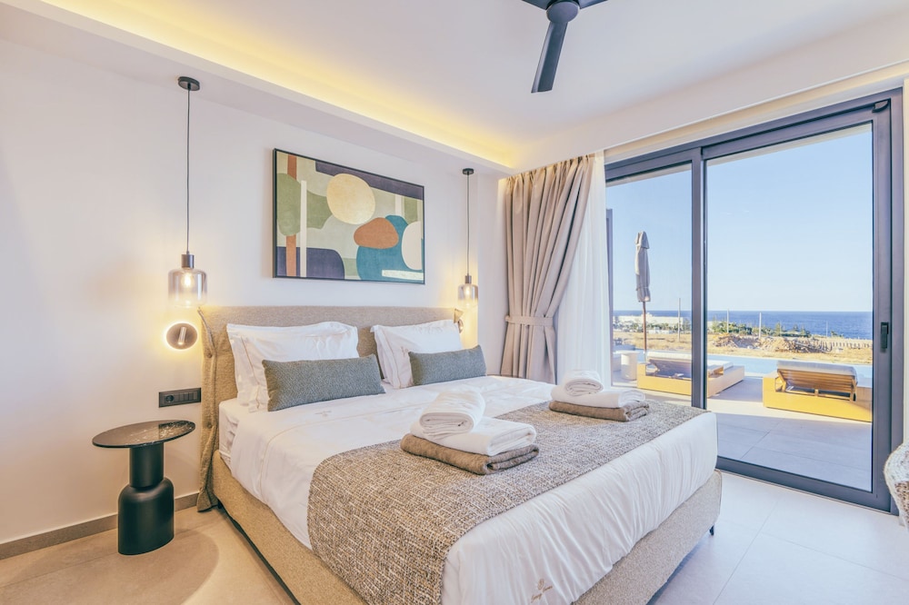 Villa Luxury Heaven - With Heated Pool