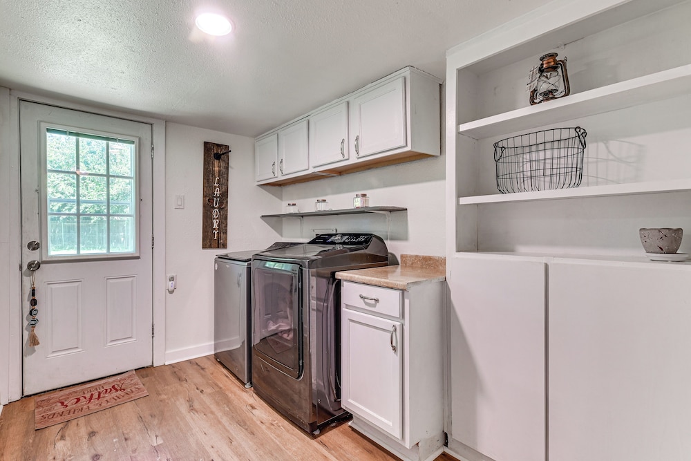Pet-friendly Home w/ 1-acre Yard in Aubrey