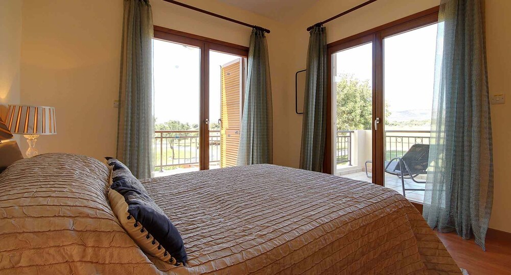 Villa HG12 - Athina view 3