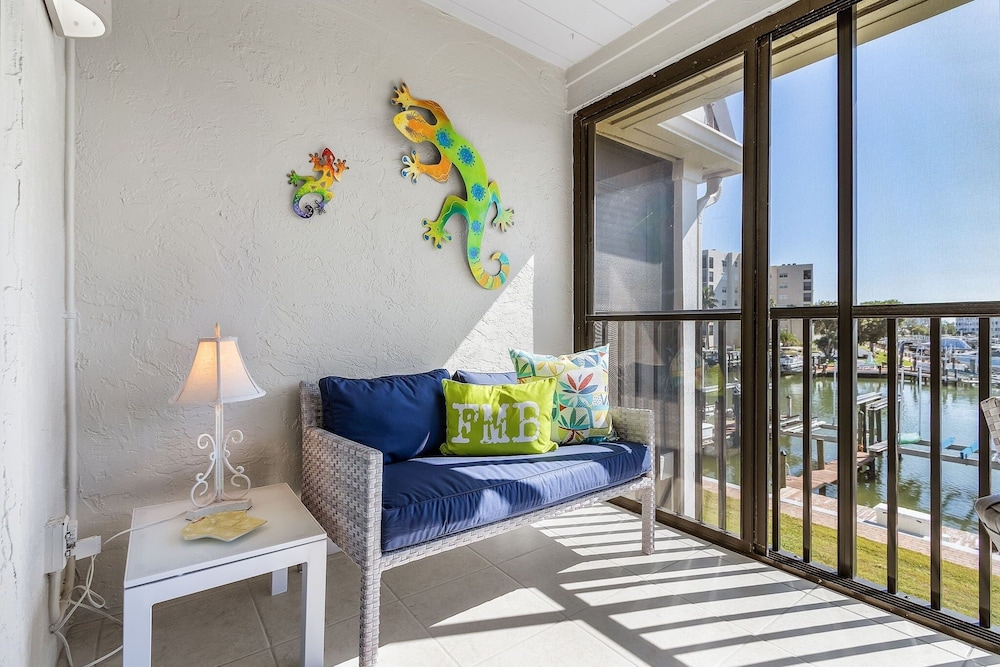 Estero Island Yacht & Racquet Club 224 1 Bedroom Condo