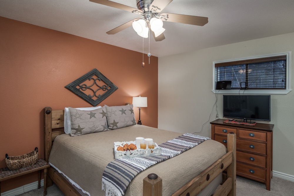 Hilltop Hide-away view 2