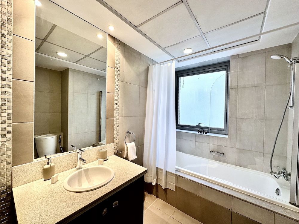 Lux BnB Executive Tower Business Bay