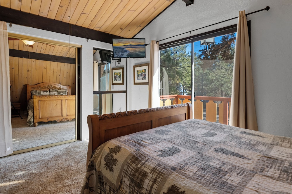 The Duran Cabin view 4