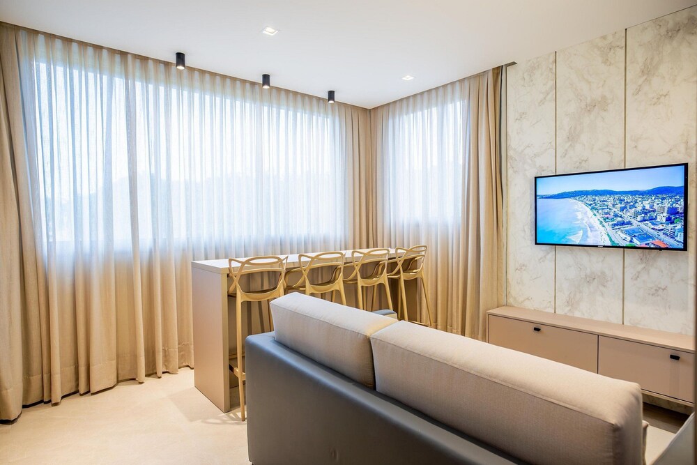 Elegance Residence