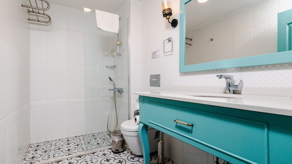 Avlu Alacati Butik Otel - Image 40
