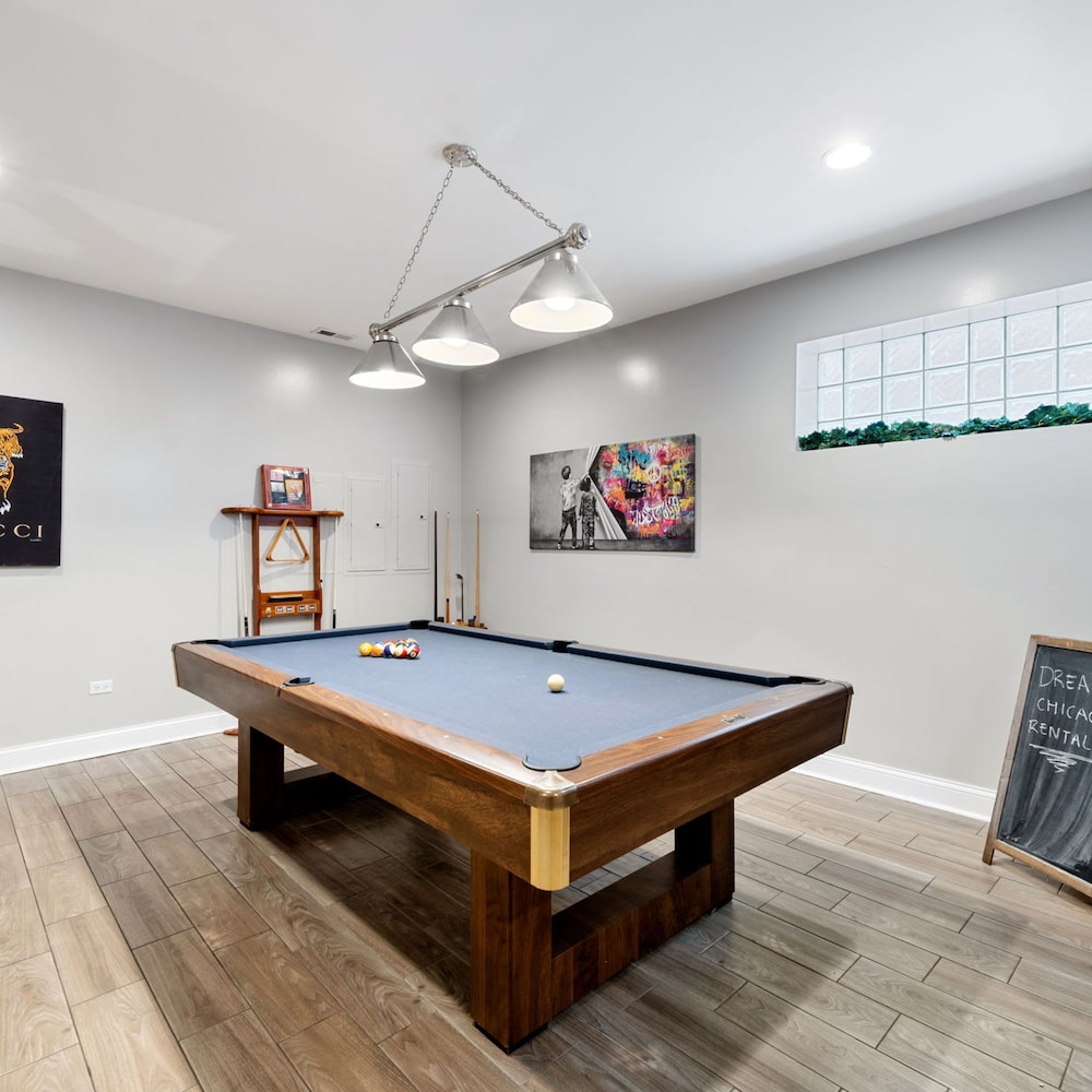 Spacious Luxury Retreat 8 Bed Oasis With 6 Baths