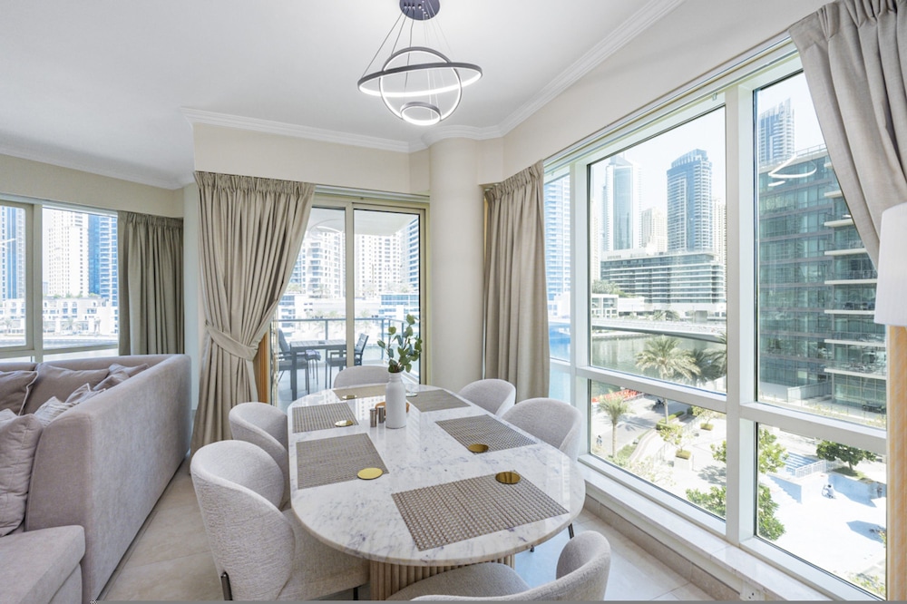 Luxurious Waterfront Stay at Al Majara Dubai Marina